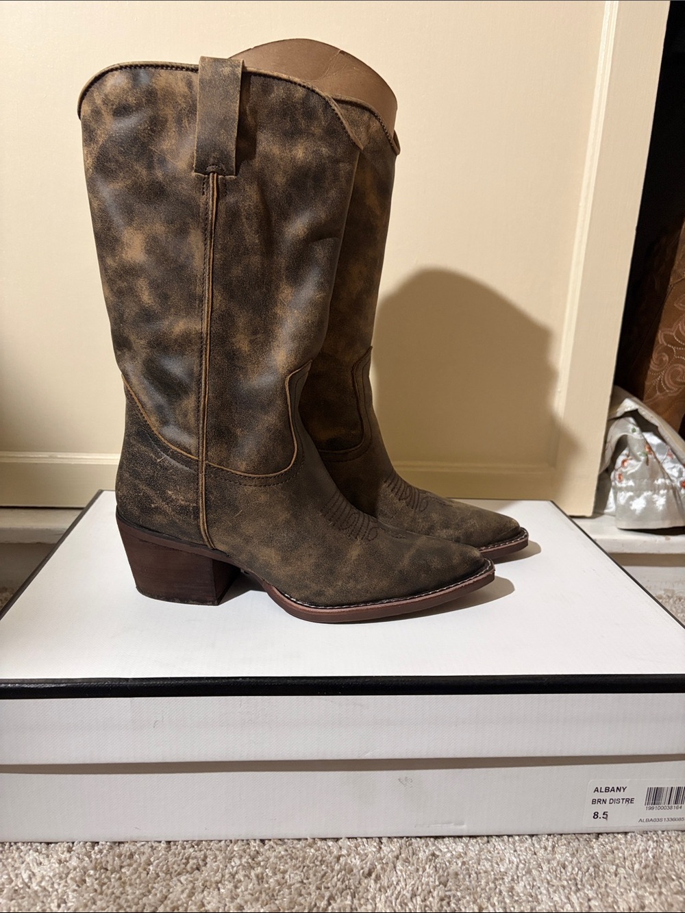 Steve Madde. Albany Distressed Brown Western Heeled Boots